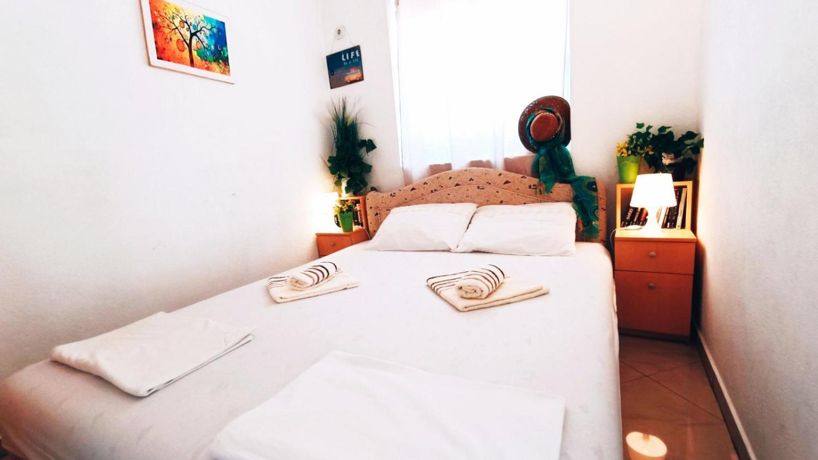 Beach Apartment With Beach Chairs N.1 Utjeha Bilik gambar