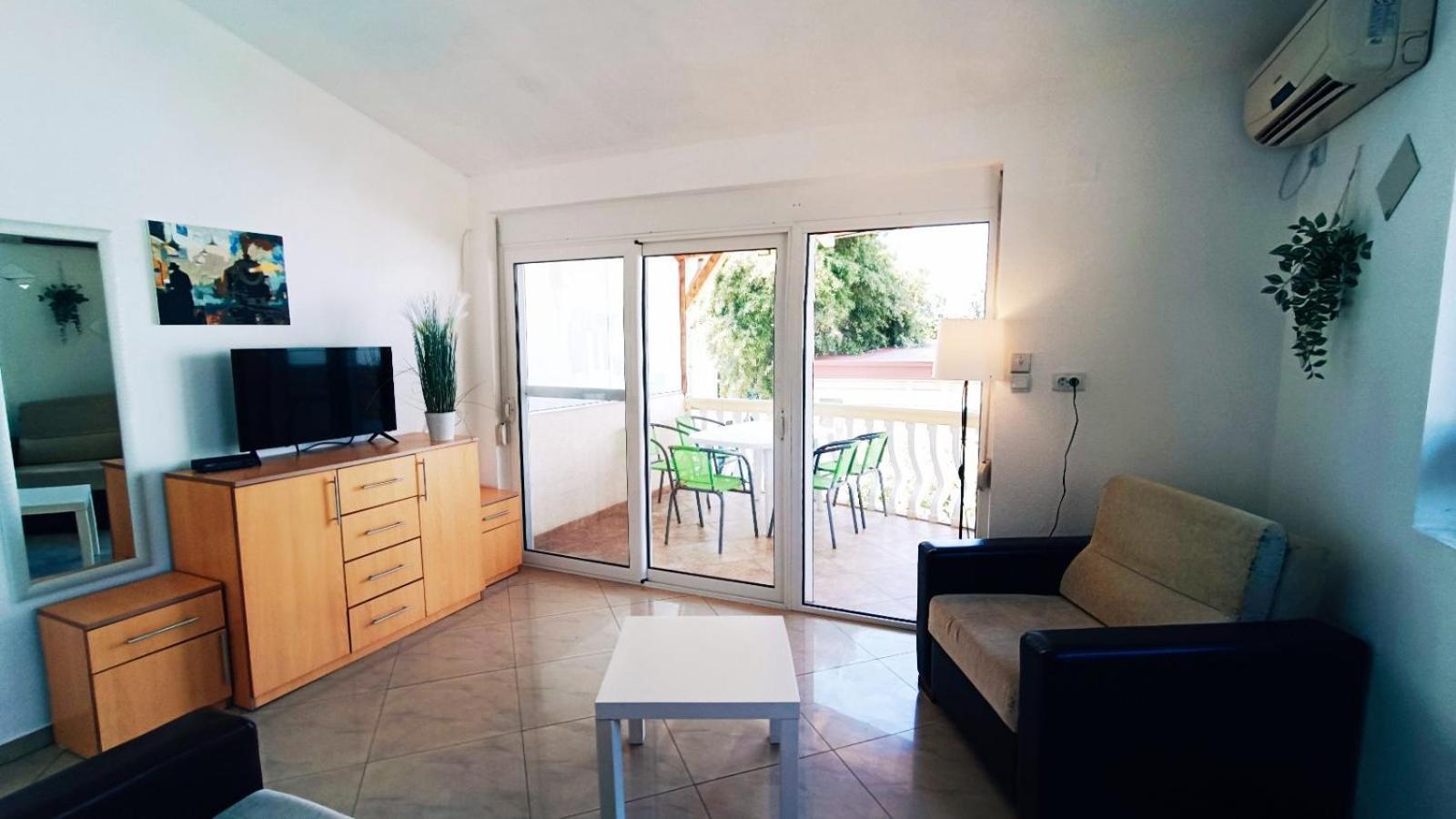 Beach Apartment With Beach Chairs N.1 Utjeha Bilik gambar