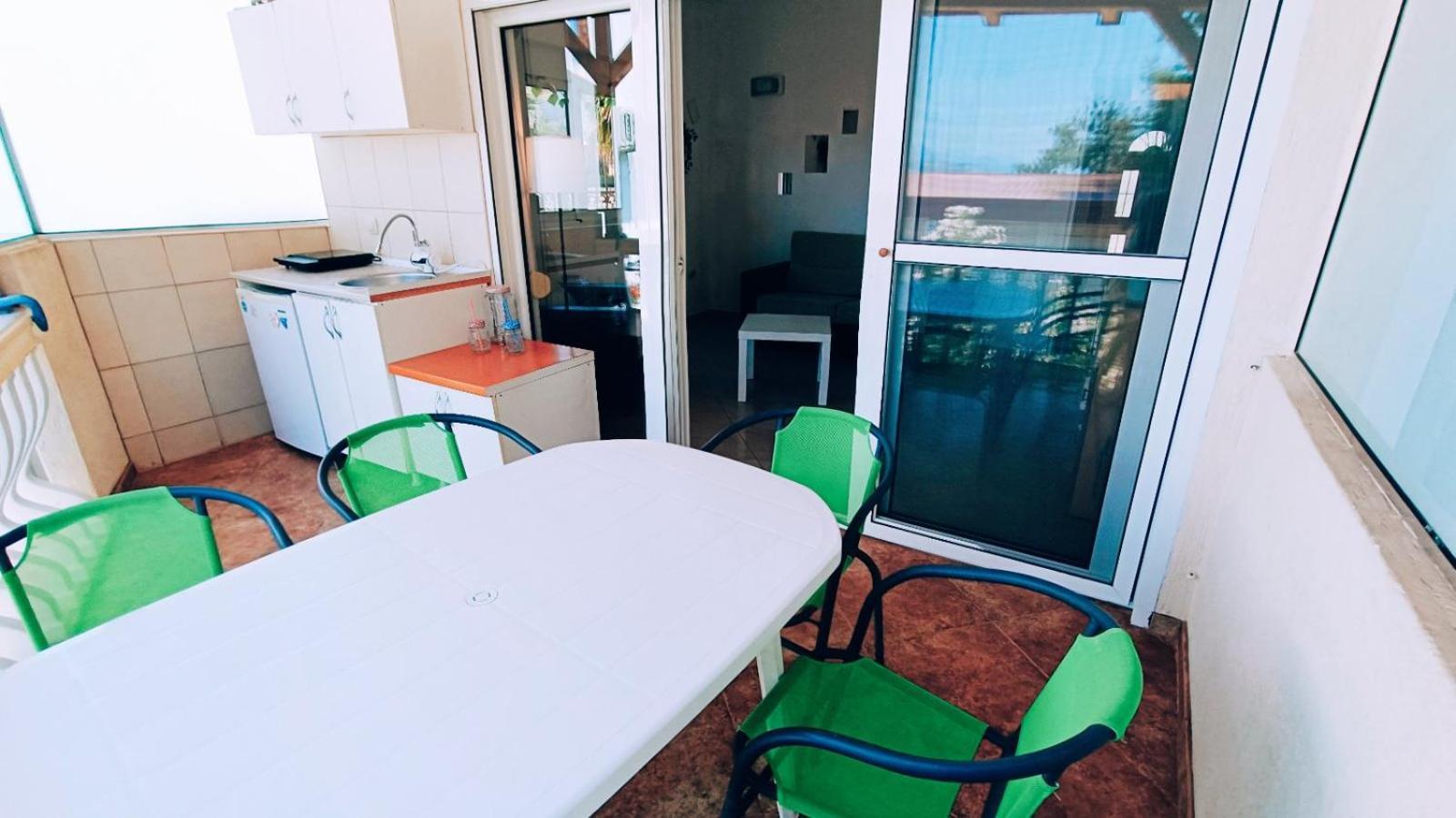 Beach Apartment With Beach Chairs N.1 Utjeha Bilik gambar