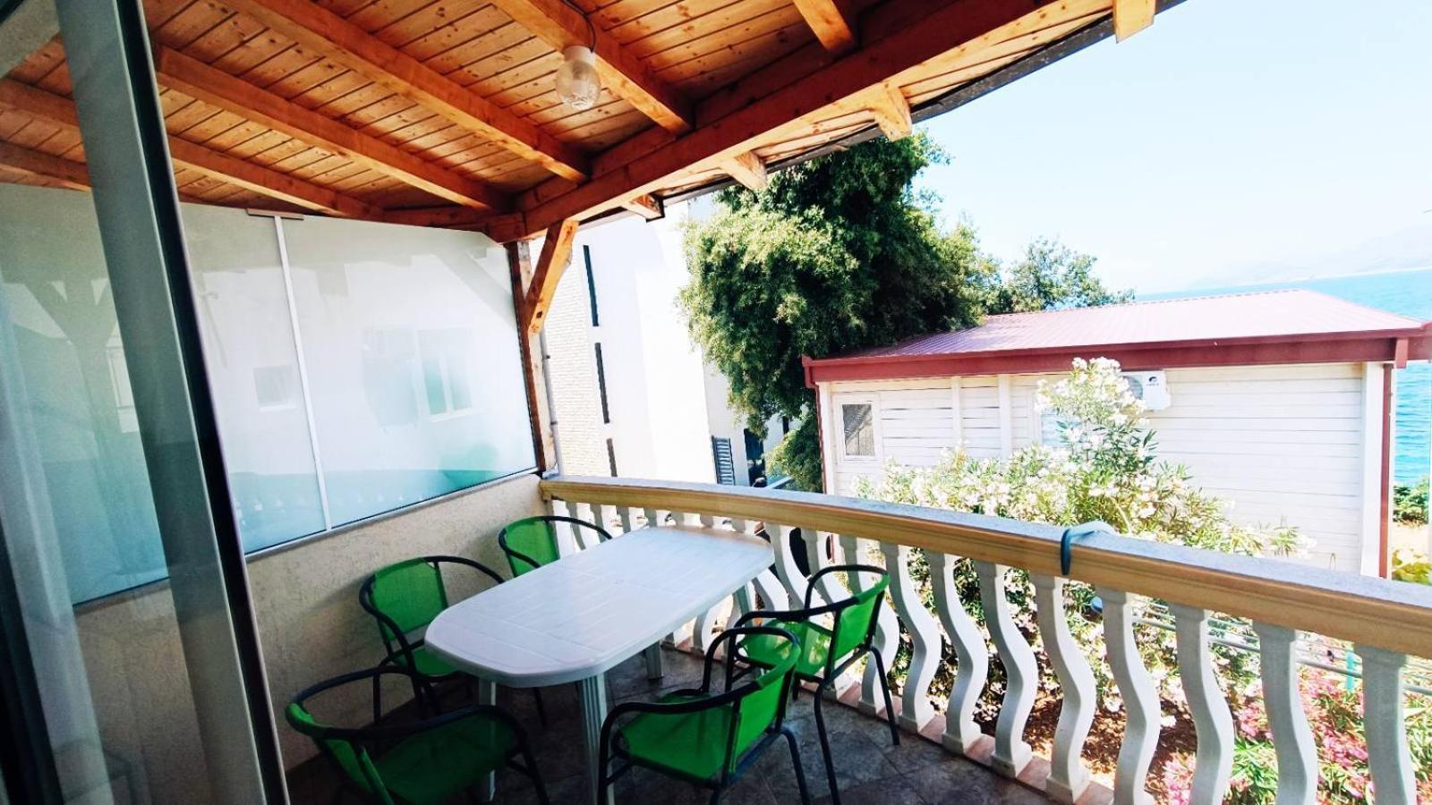 Beach Apartment With Beach Chairs N.1 Utjeha Bilik gambar