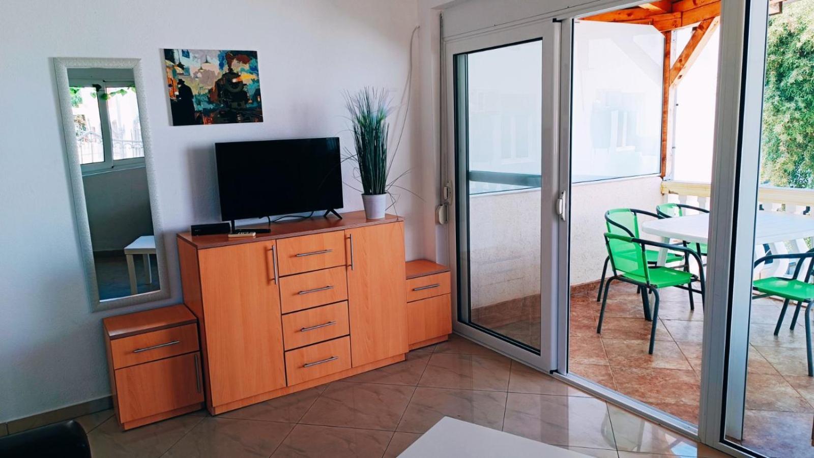 Beach Apartment With Beach Chairs N.1 Utjeha Bilik gambar